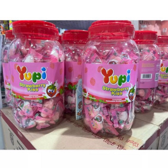 Jual Permen Yupi Strawberry Kiss Toples 300g Shopee Indonesia