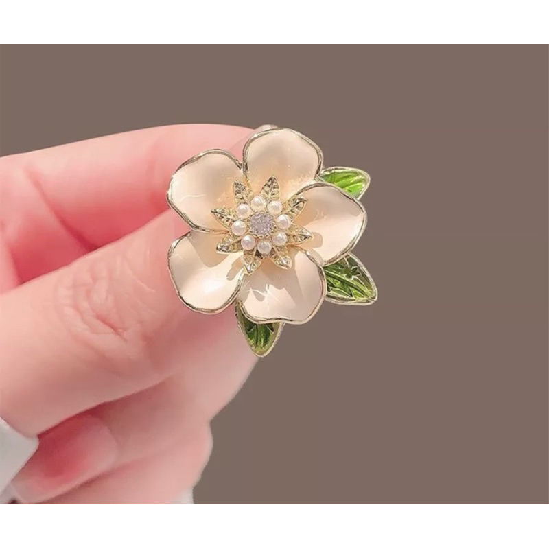 Jual White Flower Leaf Pin Bros Cantik | Shopee Indonesia