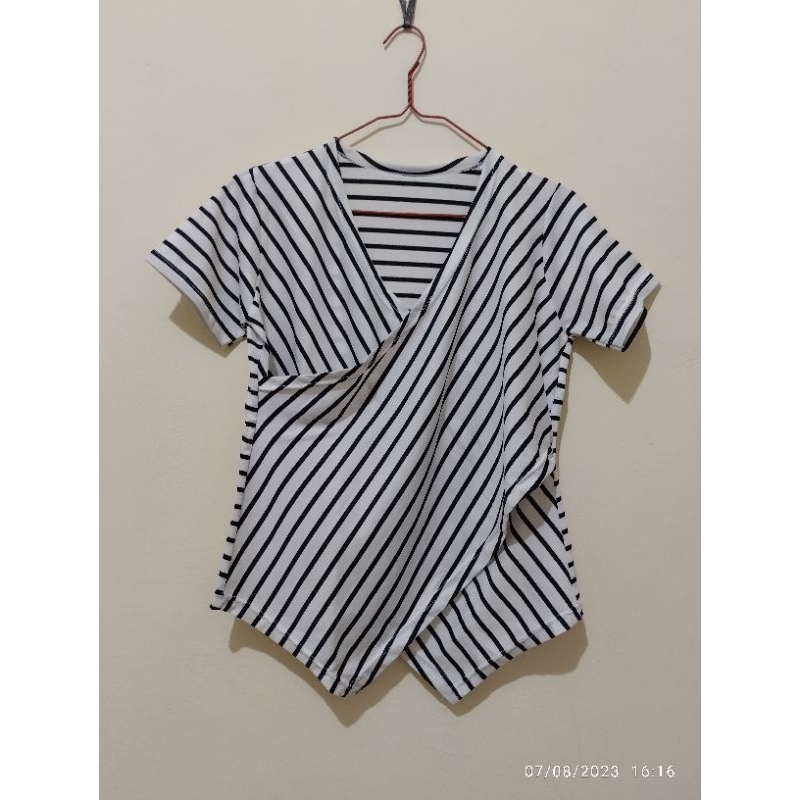 Jual baju garis garis hitam putih model silang | Shopee Indonesia