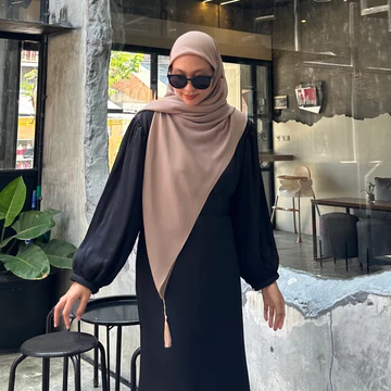 MIMA Square Hijab Shafiyya Ceruty 3 Tassel