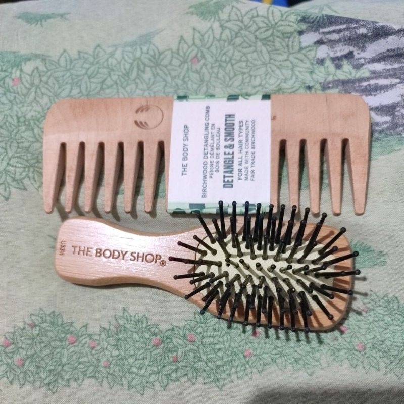 Jual the body shop hair brush bamboo / sisir Shopee Indonesia