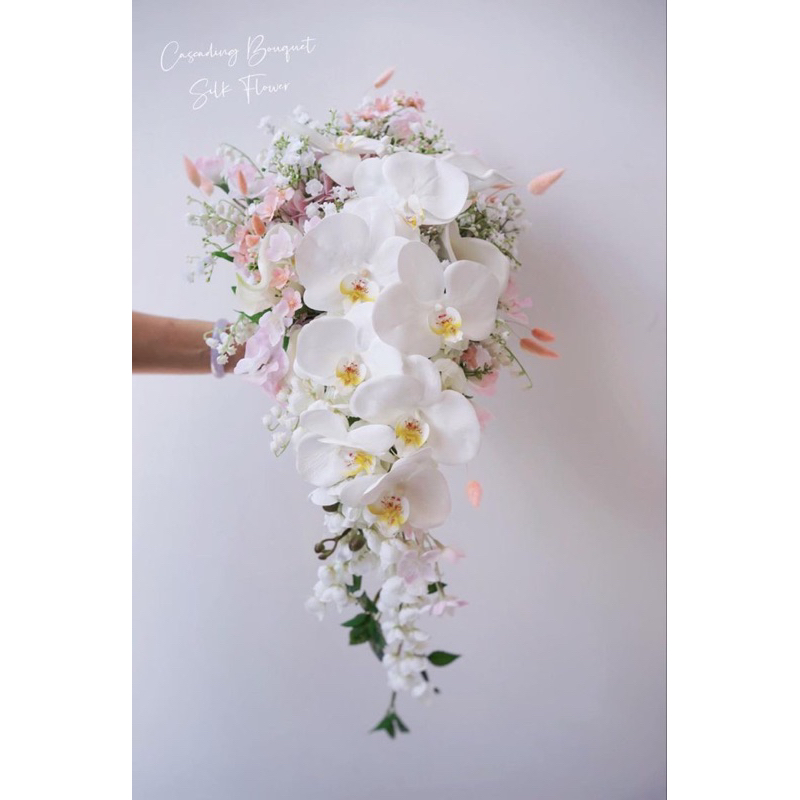 Jual hand bouquet random model cascade, hand bucket wedding, bunga ...