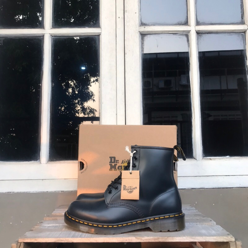 dr martens navy smooth 1460