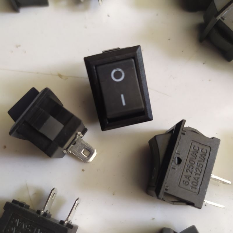 Jual switch saklar kotak on off kaki 2 ukuran sedang | Shopee Indonesia