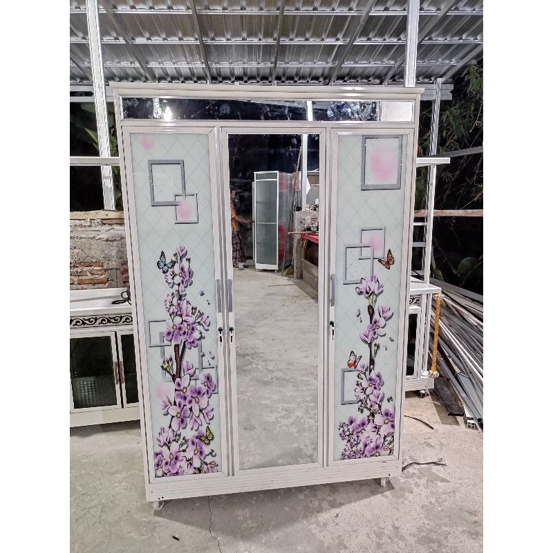 Jual Lemari Kaca Aluminium 3 pintu ukuran 120x45x180 | Lemari kaca