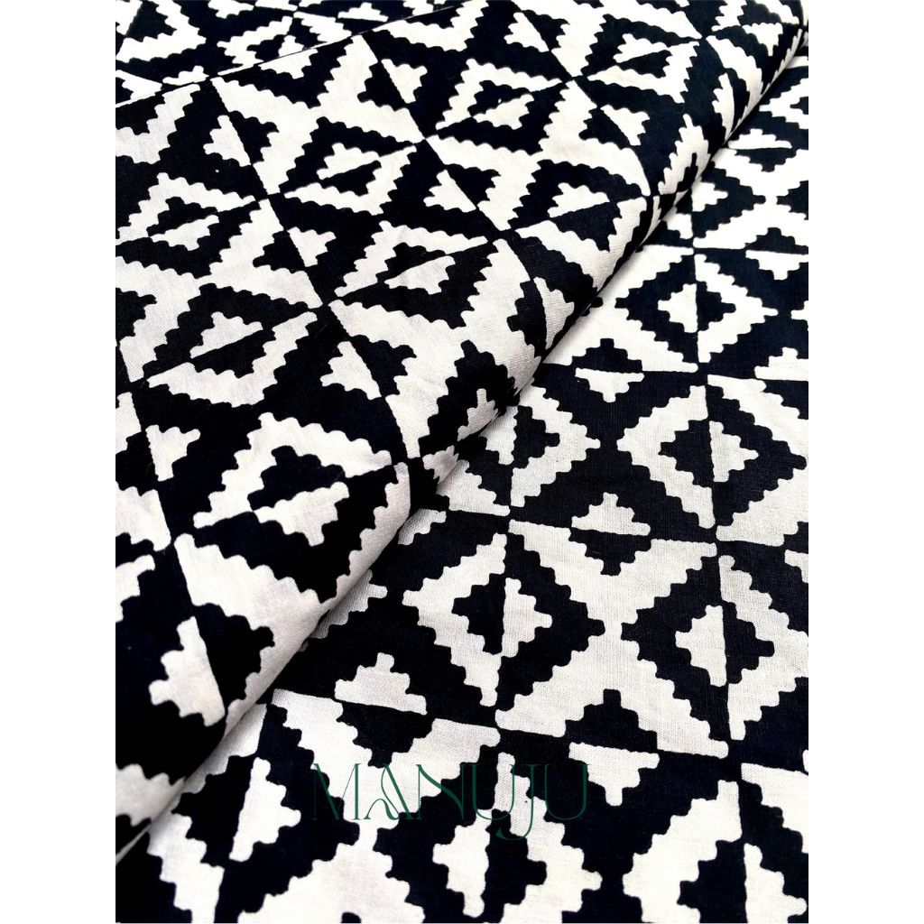 Jual Kain Batik Print Halus Warna Hitam Putih Manuju | Shopee Indonesia