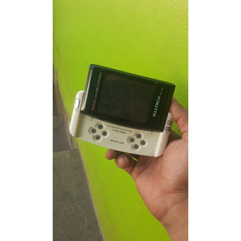 Jual Hp Maxtron M215B PORTABLE MULTIMEDIA PLAYER buat main games