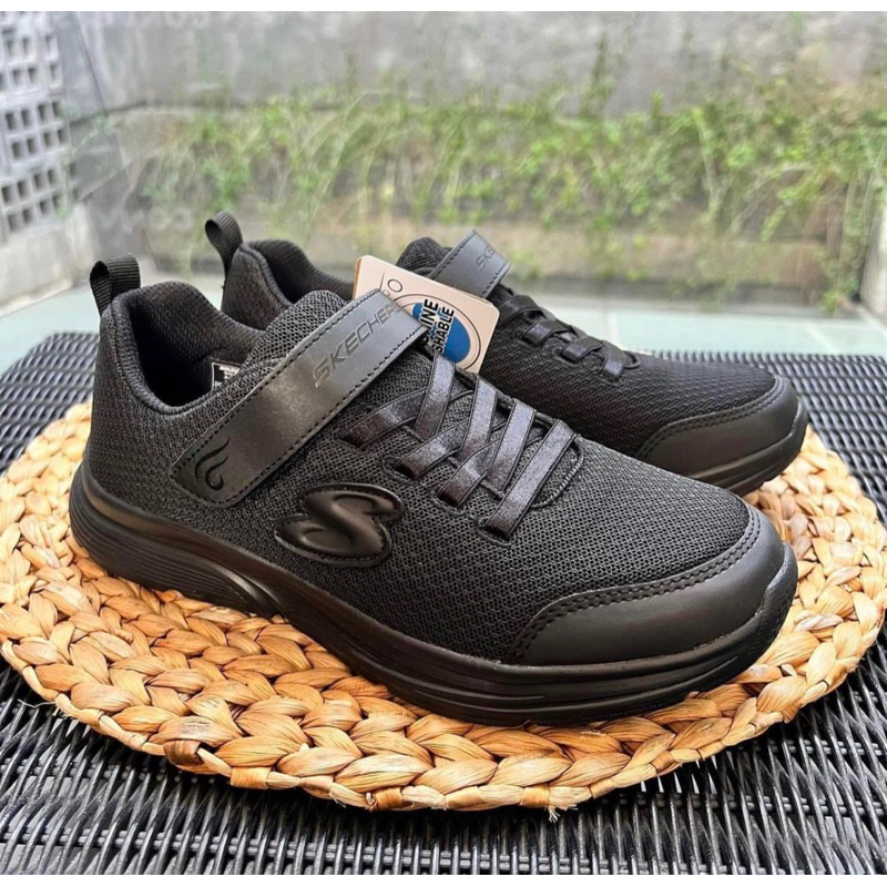 Skechers safety hotsell shoes indonesia