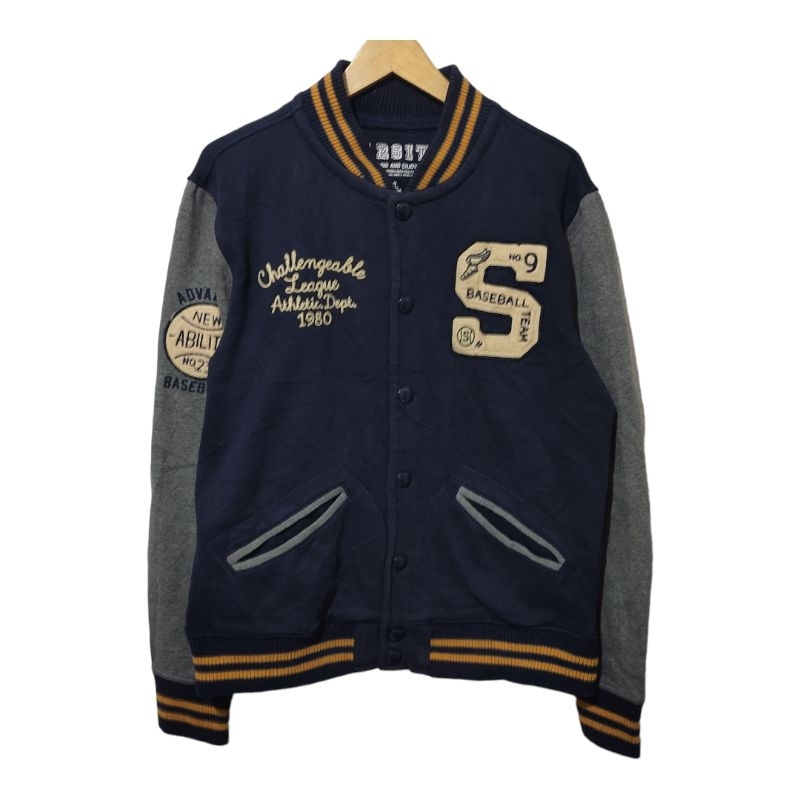 Jual varsity jacket XL (minus) Shopee Indonesia