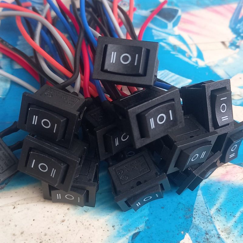 Jual Saklar on off serbaguna 2 mode 3 kabel model kotak | Shopee Indonesia