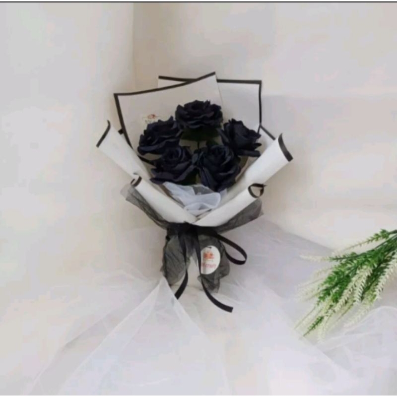 Jual buket bunga mawar hitam artificial / buket bunga wisuda murah