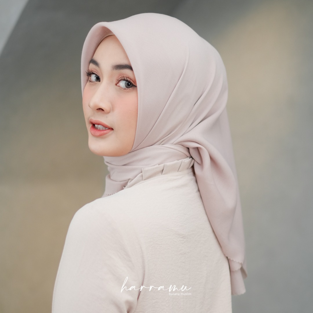 Jual HARRAKU Hijab Voal Segiempat Polos Warna Coklat Susu | Shopee