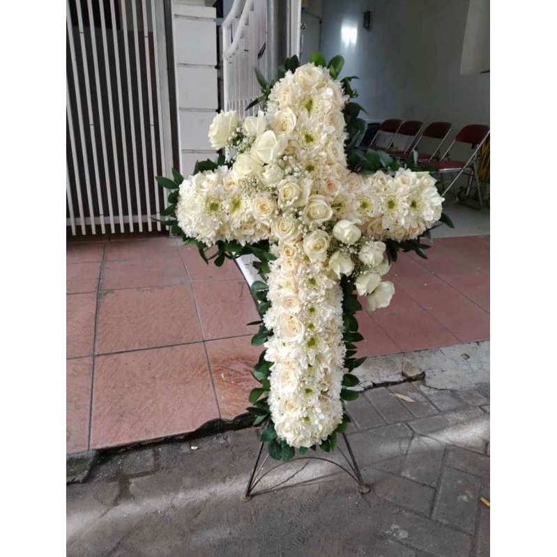 Jual Karangan Bunga Salib Standing Flower Salib Karangan Duka Cita