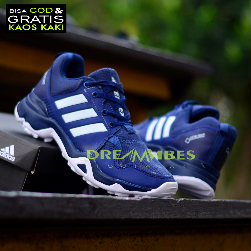 Sepatu trekking outlet adidas