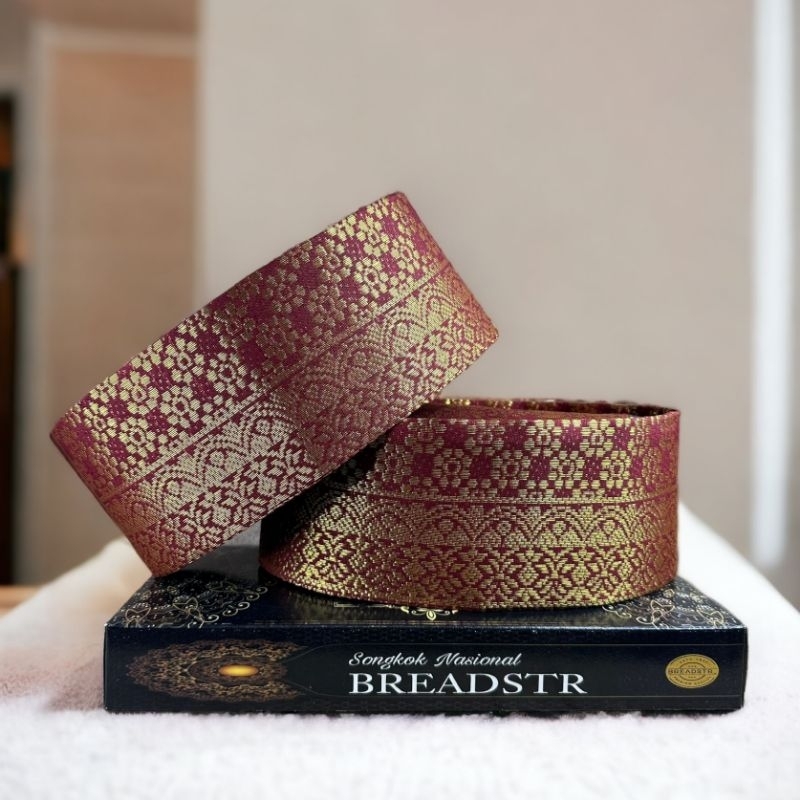 Peci Songkok Kopiah Tenun Songket Melayu Benang Emas Pertama Di Indonesia Tinggi 9cm Merk BREADSTR Anti Air Berkualitas Dan Tahan Lama - Peci Pria Model Terbaru Warna Merah Gold Bisa Bayar DiTempat COD