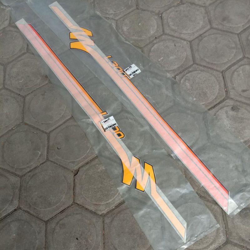 Jual 1set stiker bak/lis strip bak L300 Original warna kuning kanan ...