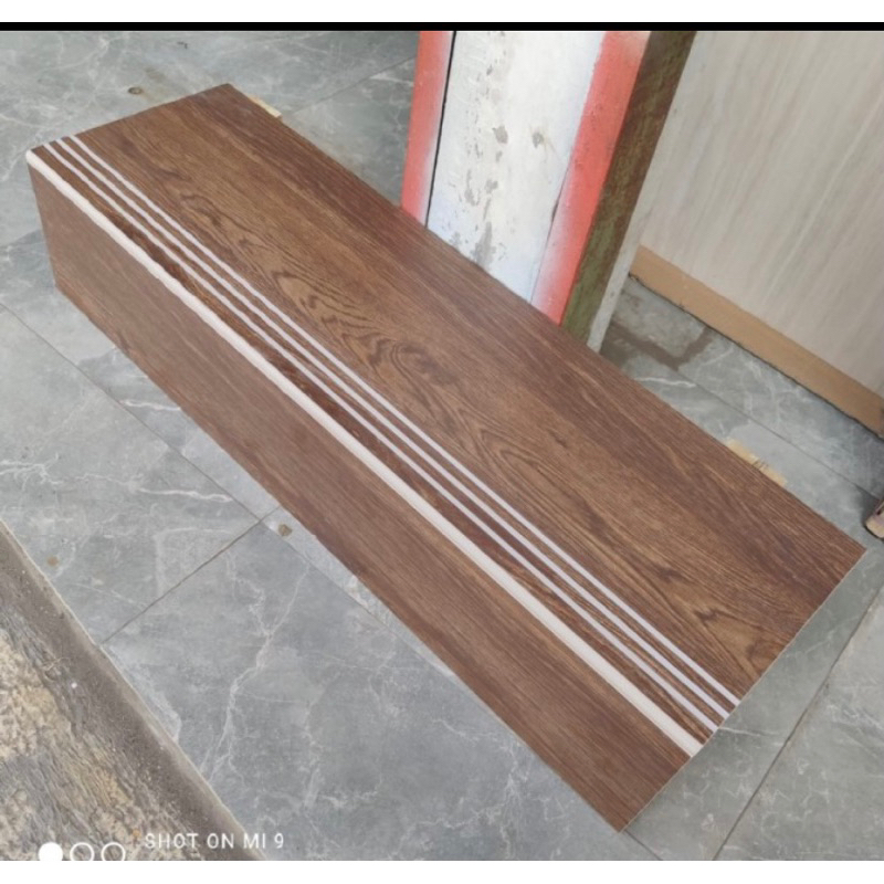 Jual INJAKAN ANAK TANGGA 30x120 MOTIF KAYU DOFF | Shopee Indonesia