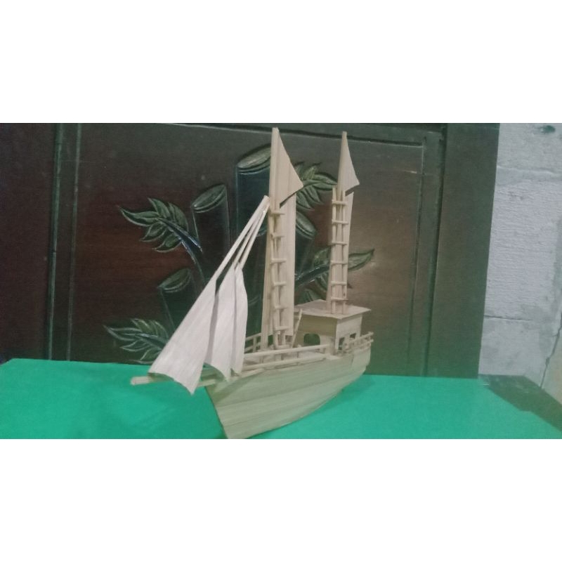 Jual prakarya Miniatur kapal pinisi dewa Ruci Nusantara dari bambu