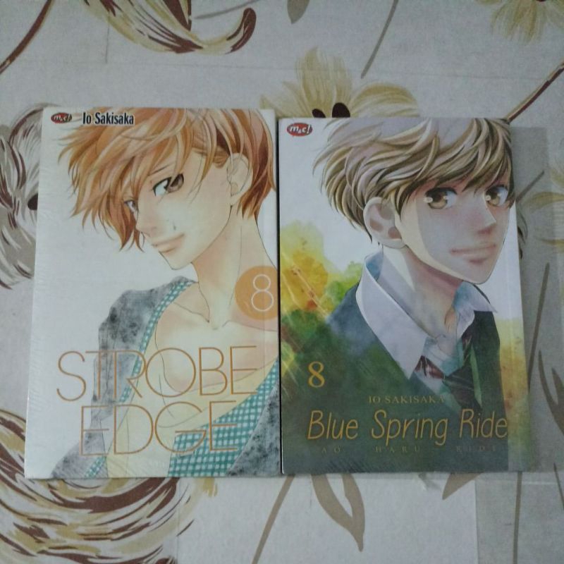 Sakisaka Io Illustrations Ao Haru Ride (Blue Spring Ride) & Strobe Edge  (Collector's Edition Comics)