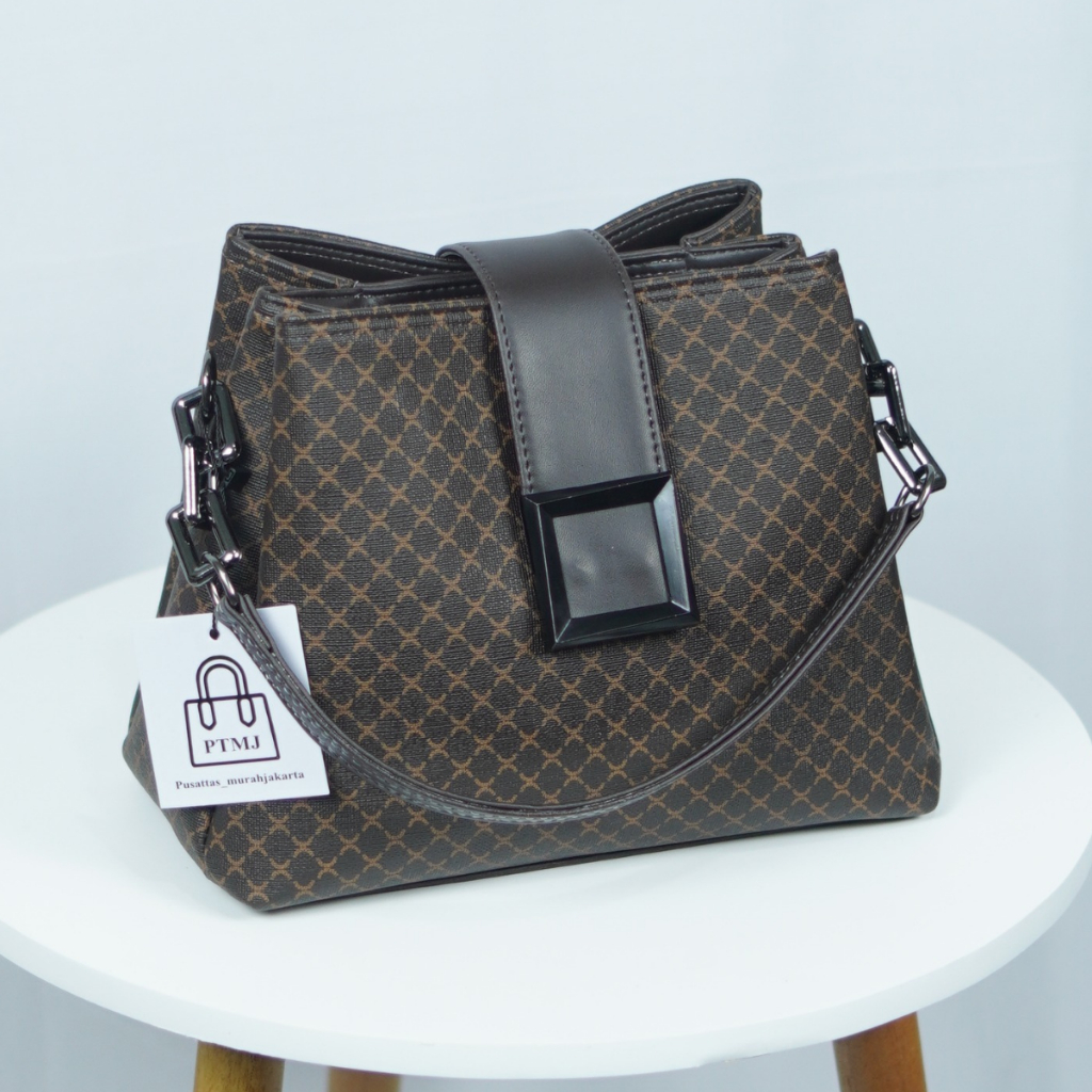 Hanako dior - sling bag for women, Luxury, Bags & Wallets on Carousell