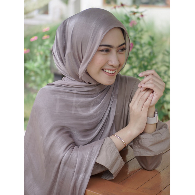 Jual Hijab Pashmina Shimmer Youryu Silk | Shopee Indonesia