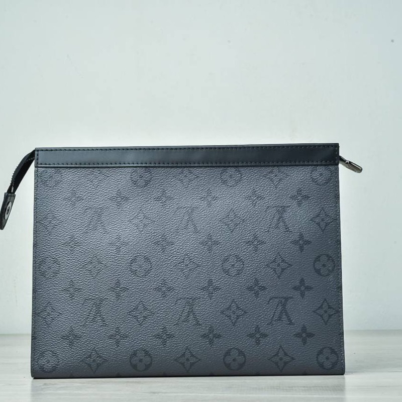 Lv pouch /clutch trunk original 1000 persen, Fesyen Pria, Tas & Dompet ,  Tas Selempang di Carousell