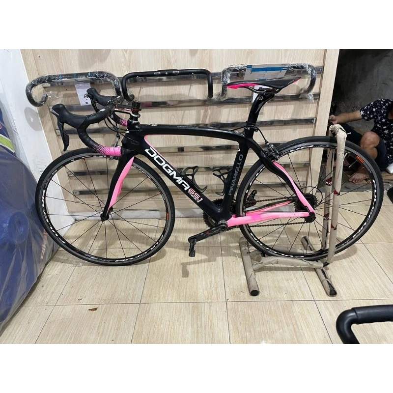 Road bike best sale pinarello harga