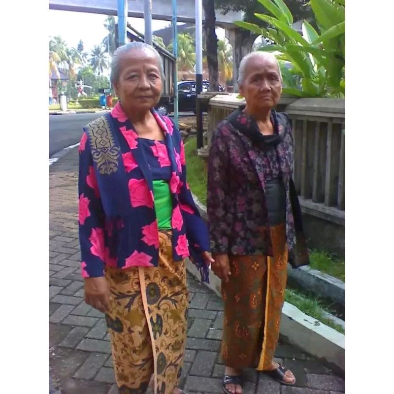 Jual Azmi- KEBAYA PREMIUM KEBAYA JAMAN DULU TRADISIONAL KUTU BARU