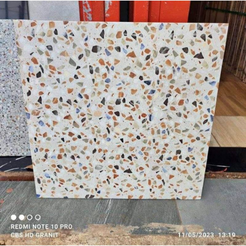 keramik lantai/kasar carpot 50x50 corak terazo
