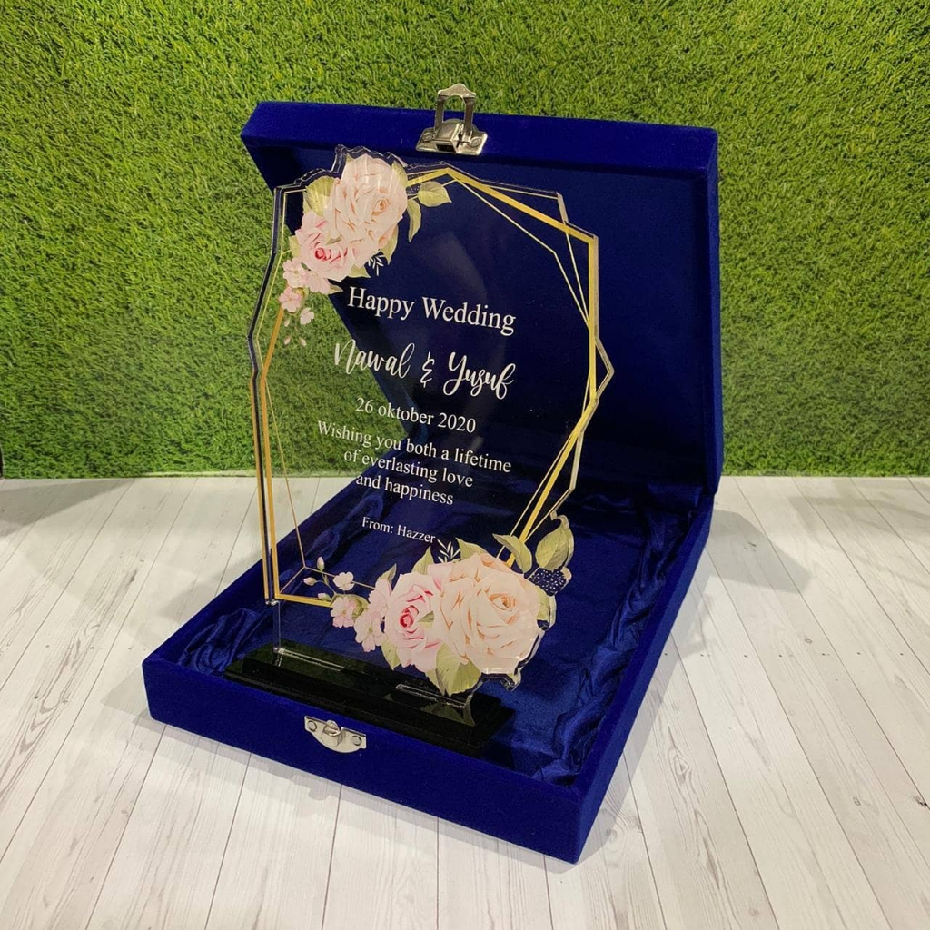 Jual Trophy Kado Wedding Pernikahan Plakat Akrilik Box Piagam Penghargaan Kado Unik Plakat