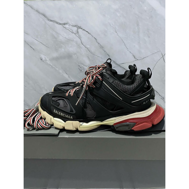 Balenciaga track hot sale bred