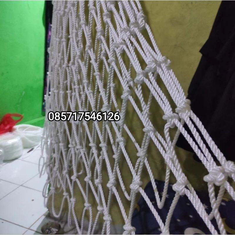 Jual Jaring pengaman Rajut tambang nilon 6mm ukuran 6×8 lubang 15cm ...