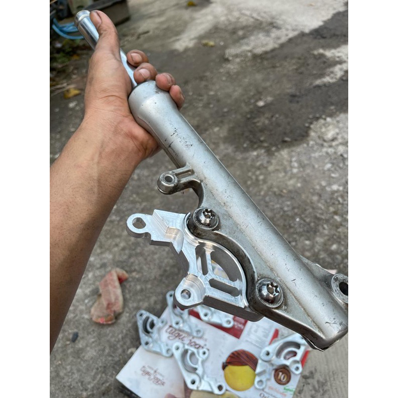 Jual BREKET KALIPER FIZZ R JUPITER 125z nouvo | Shopee Indonesia