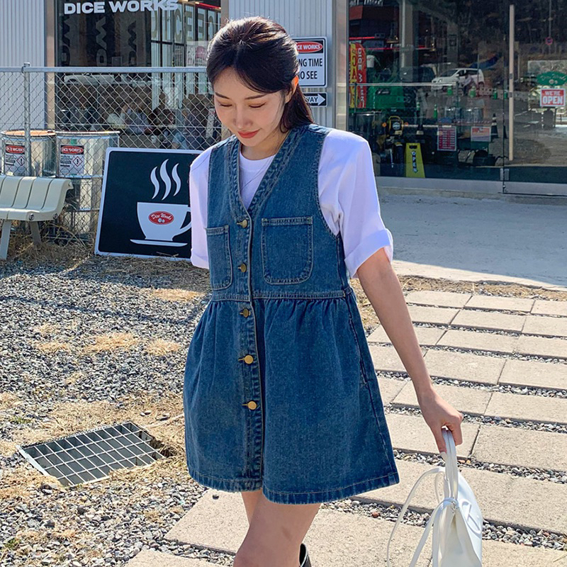 Overall denim dress clearance outfit