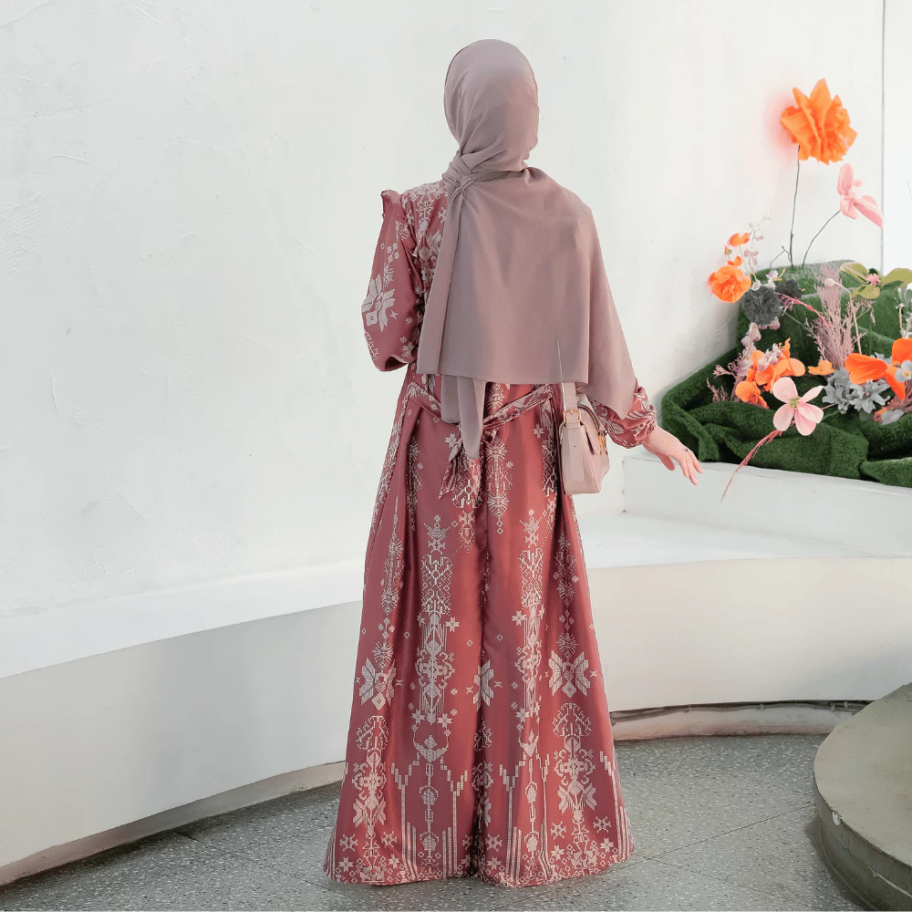 Tampilan Gamis Thalia Dior Silk