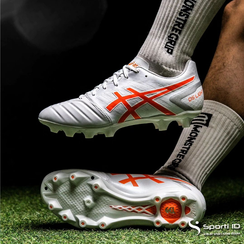 sepatu bola asics tiger