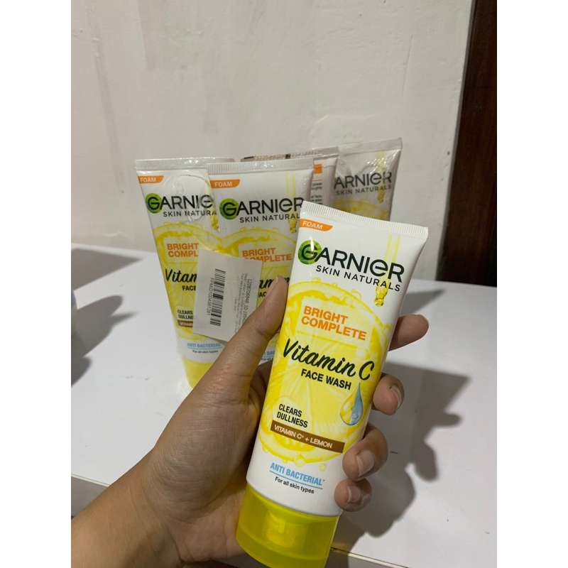 Jual Garnier Skin Naturals Bright Complete Brightening Face Wash 100 Ml