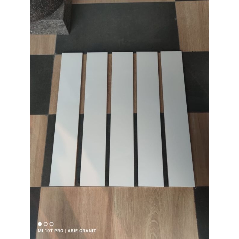 Jual granit list/plin 10x60 putih polos | Shopee Indonesia