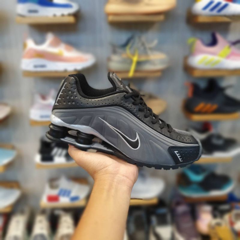 sepatu nike shox r4