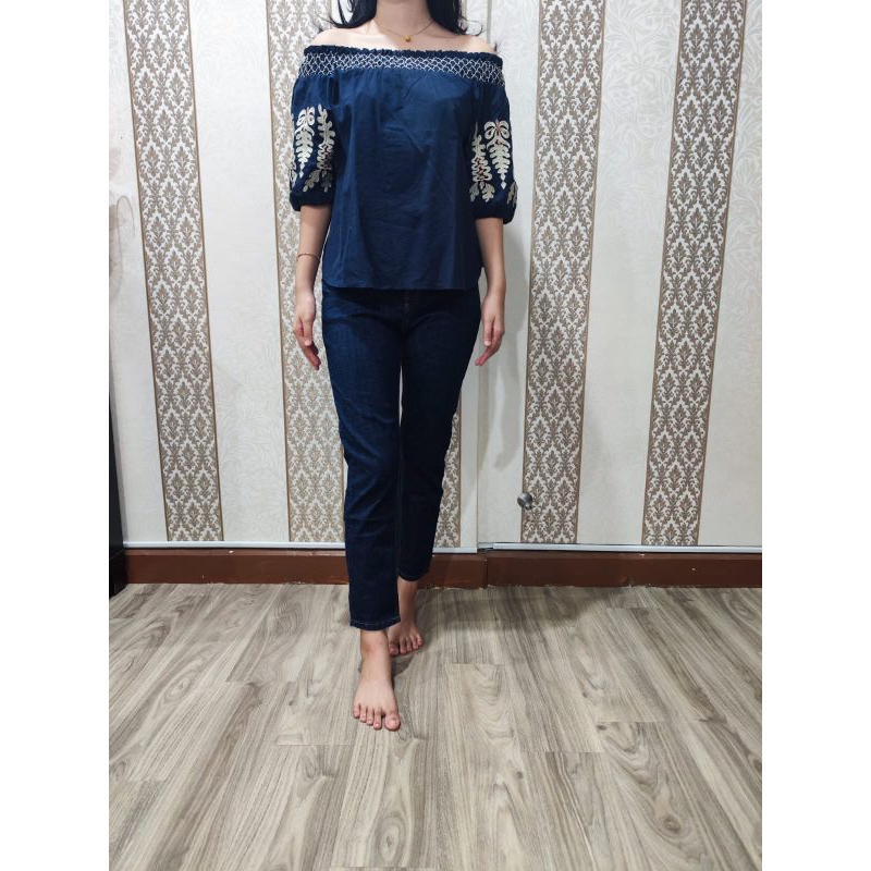 Jual Baju PRELOVED Atasan Model Sabrina (Ukuran S) | Shopee Indonesia