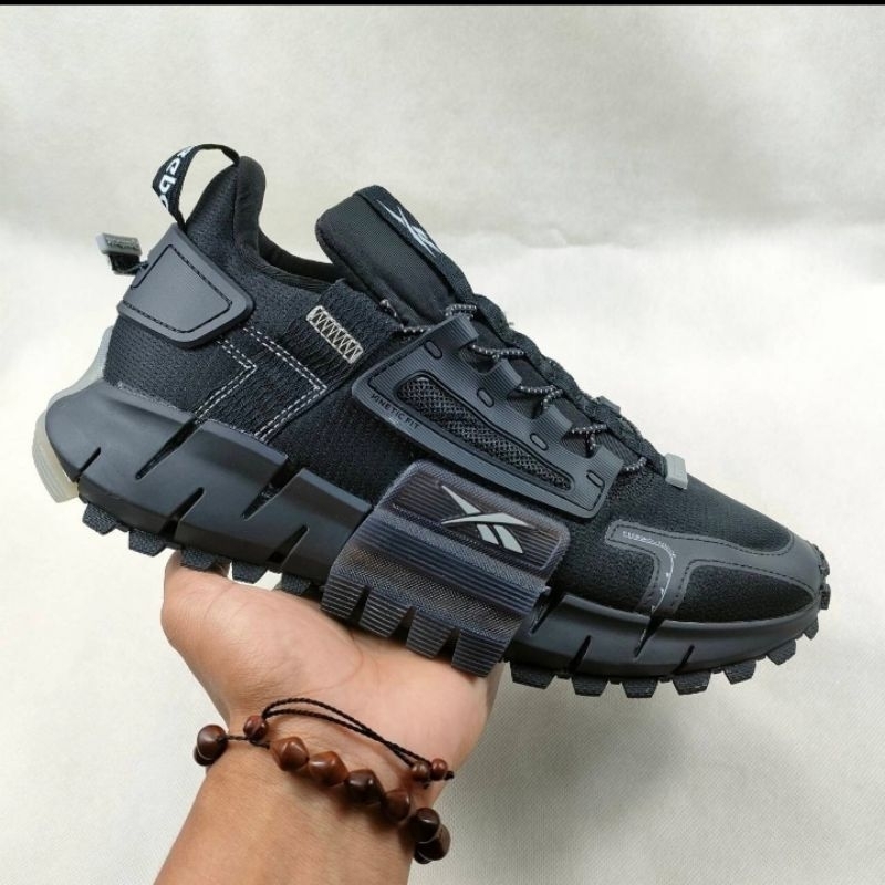 Sepatu Sneakers Lari Pria Reebok Zig Kinetica Edge Grey Running Shoes  Premium Original