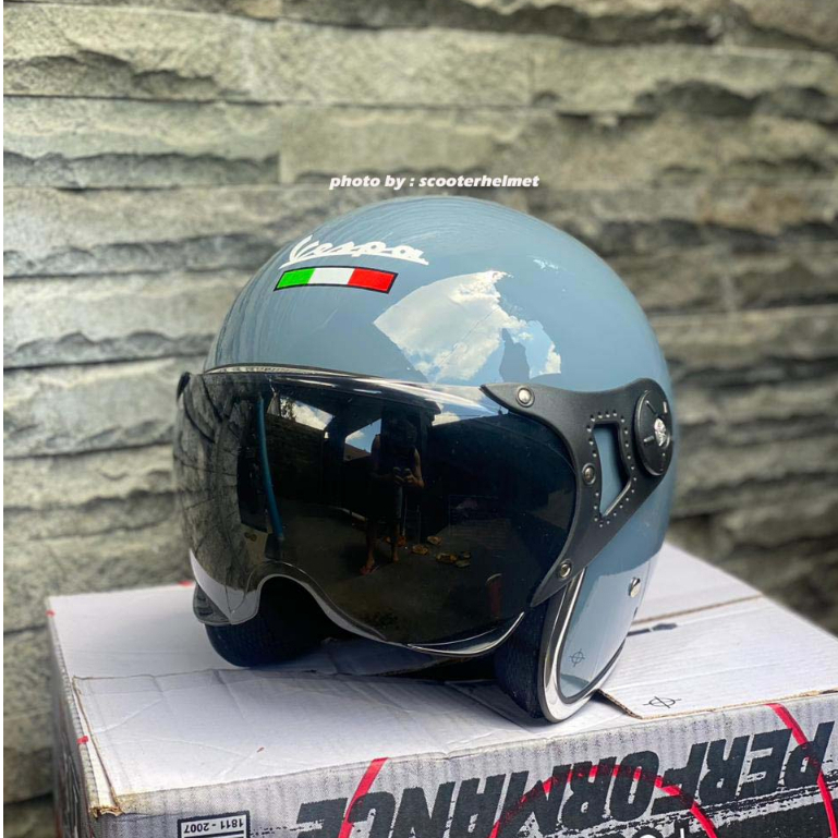 Jual Helm Vespa Gorilla Gloss List Chrome + Visor Italy | Shopee Indonesia