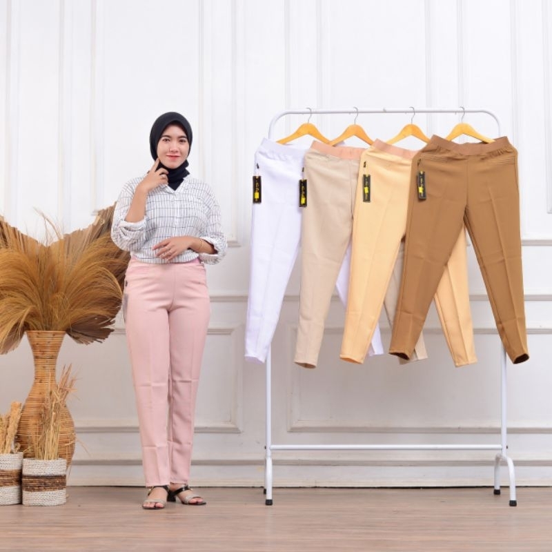 CKM008 CELANA KARET