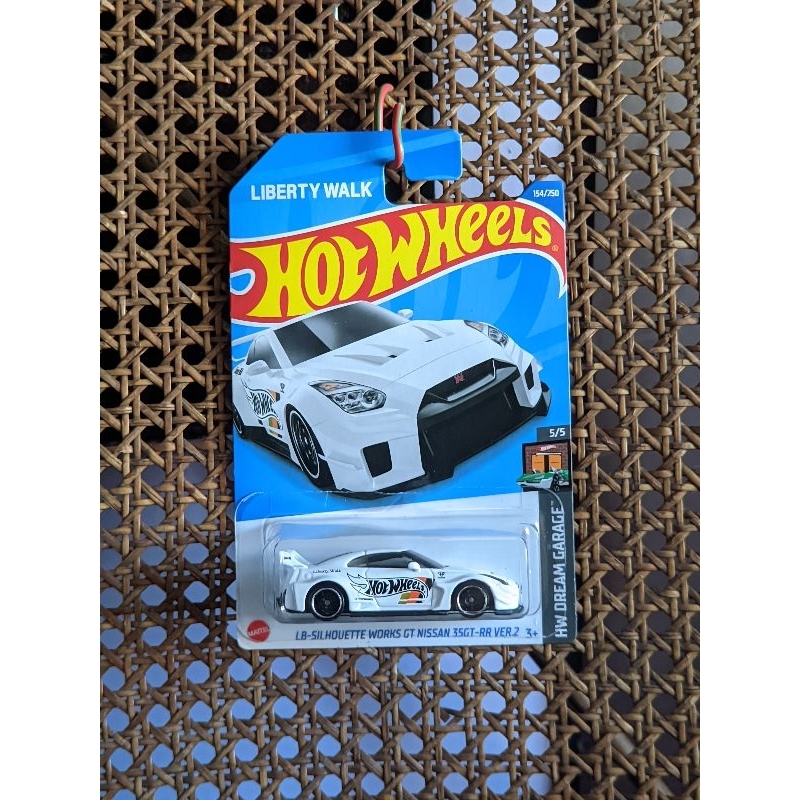 Jual hotwheels hw diecast lb silhouette works gt nissan 35gt-rr r35 ...