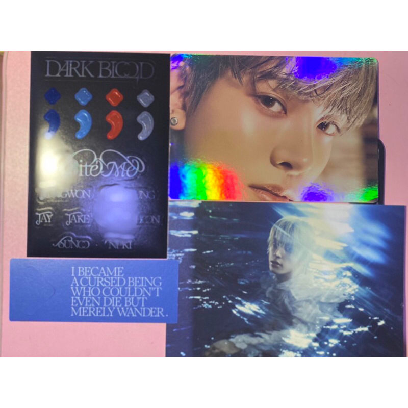 ENHYPEN - [DARK BLOOD] (ENGENE ver. - RANDOM) Photo Book CD-R Photo Card Concept Photo Card Sticker Postcard 2 Pin Button Badges 4 Extra Photocards