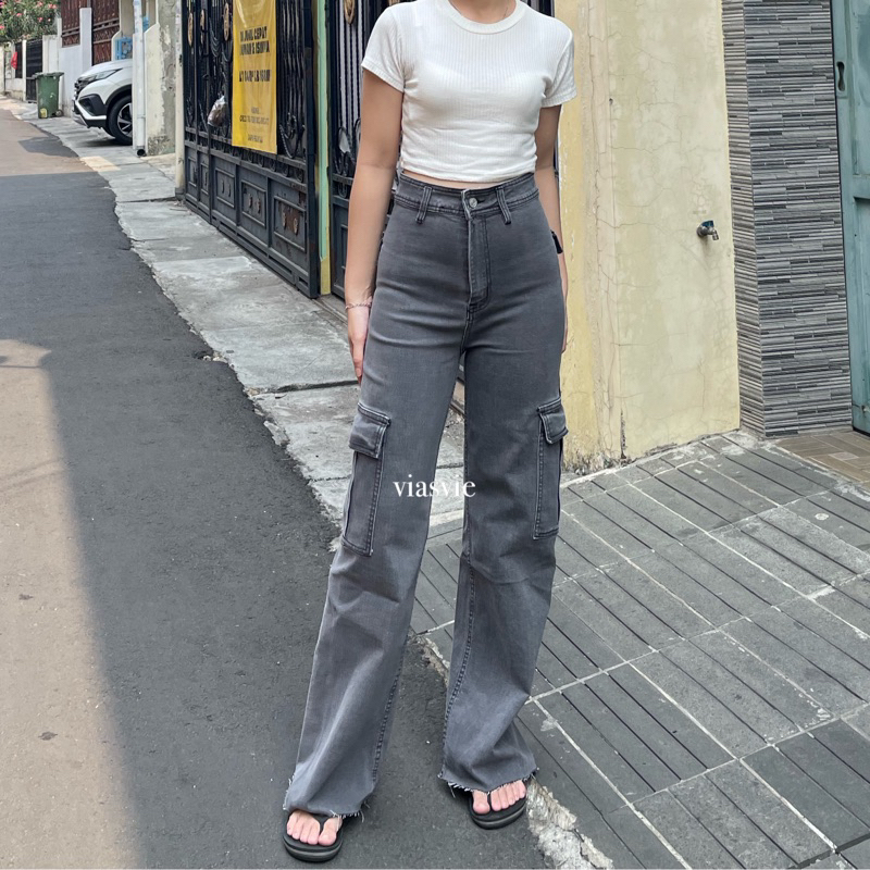 Jual Viasvie Robin Cargo Stretchy Jeans Dark Grey Shopee Indonesia