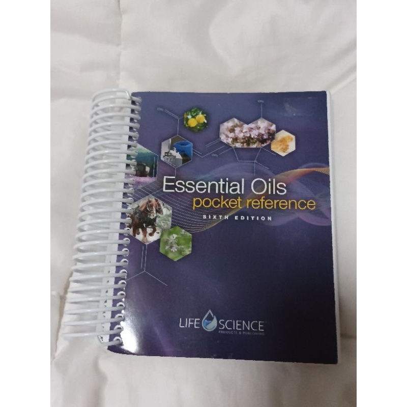 Jual buku Essential Oils Pocket Reference 6th edition by life science