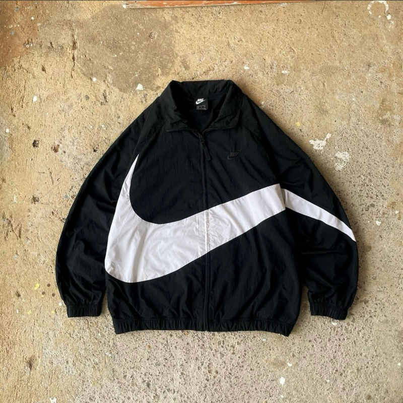 Nike big swoosh outlet windbreaker