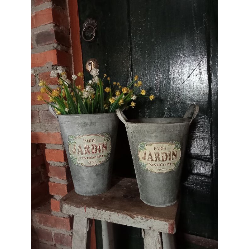 Jual vas kaleng/pot bunga/vas bunga kaleng/dekorasi/pot kaleng/vas ...