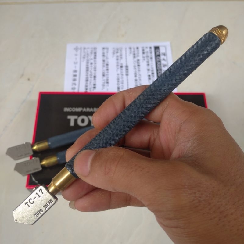 Toyo Brass Oil Fed Glass Cutter #TC10B - Pencil Style Self-Oiling Supercutter